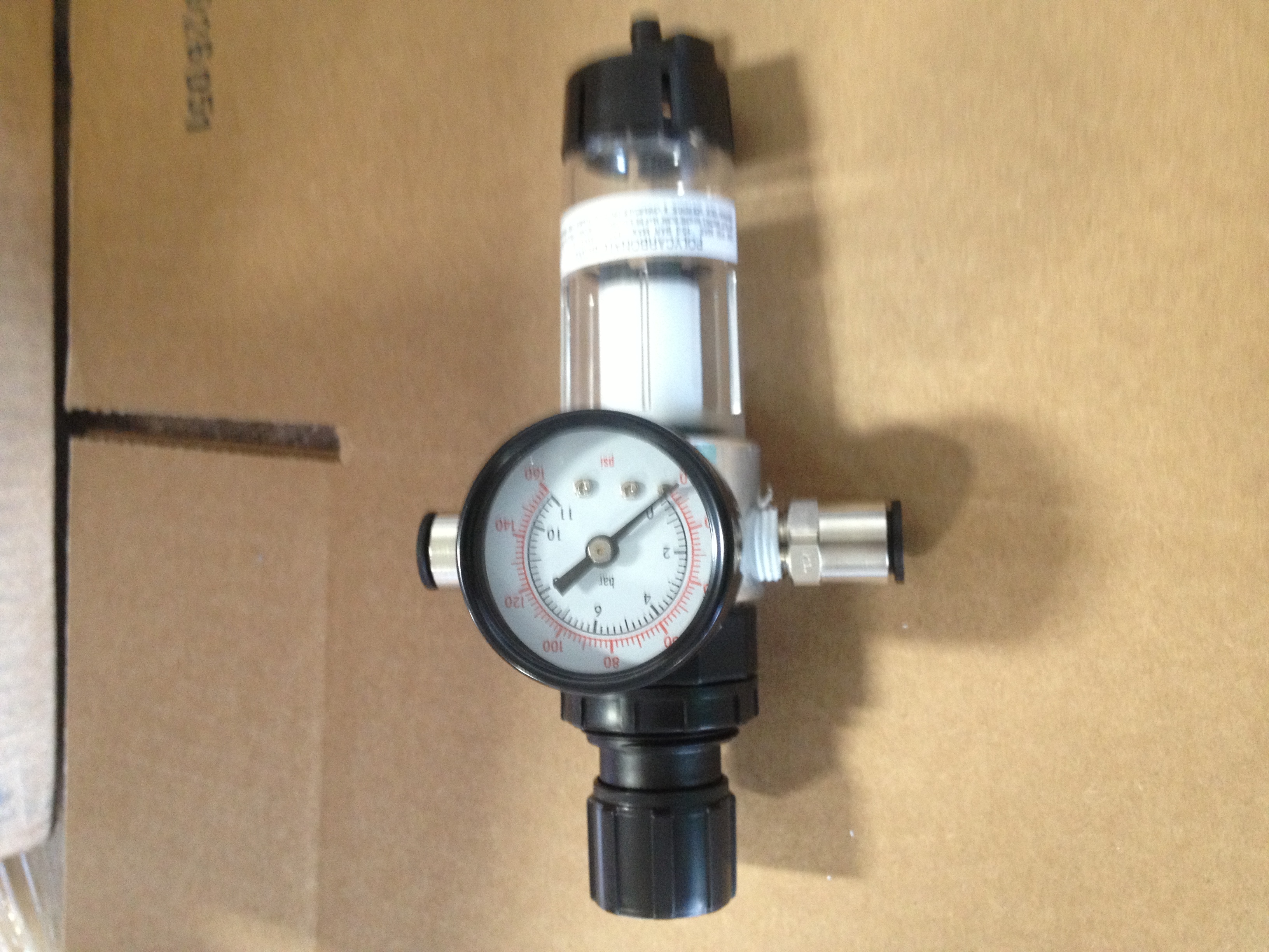 125 PSI AIR Regulator With Pressure Gauge, NUT AND Fitting - Cross Reference Vcc-950